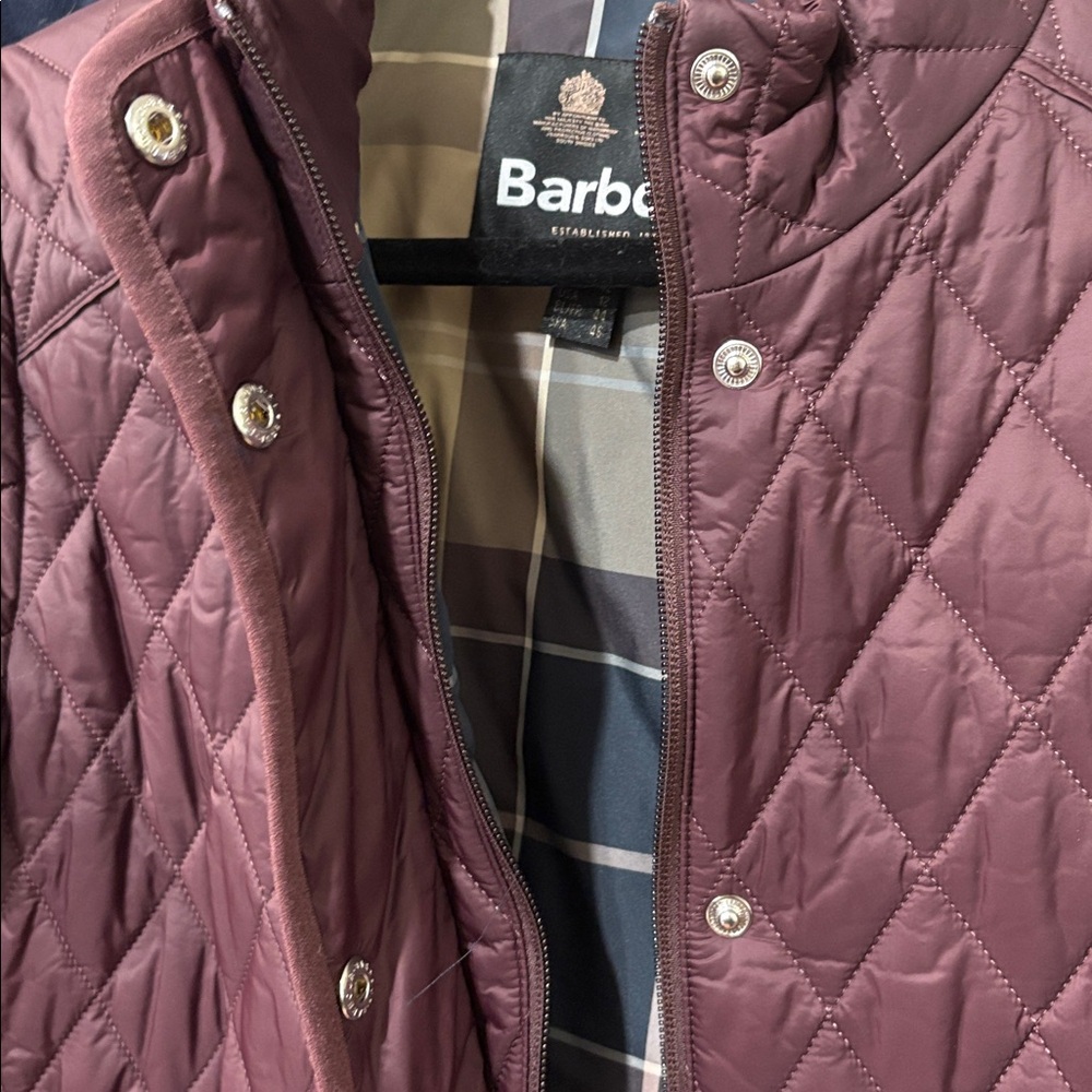 Barbour burgundy quilted women's jacket. - Picture 9 of 10
